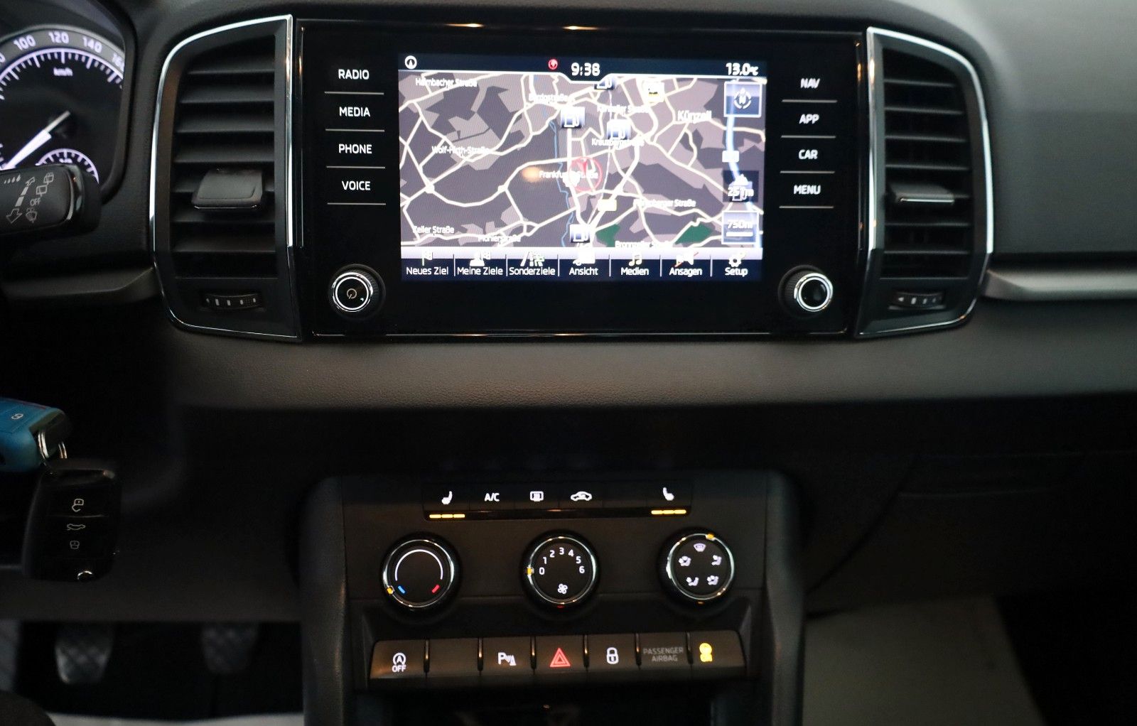 Fahrzeugabbildung SKODA Karoq Ambition Navi,LED,SH, PDC, CarPlay, 8xAlus