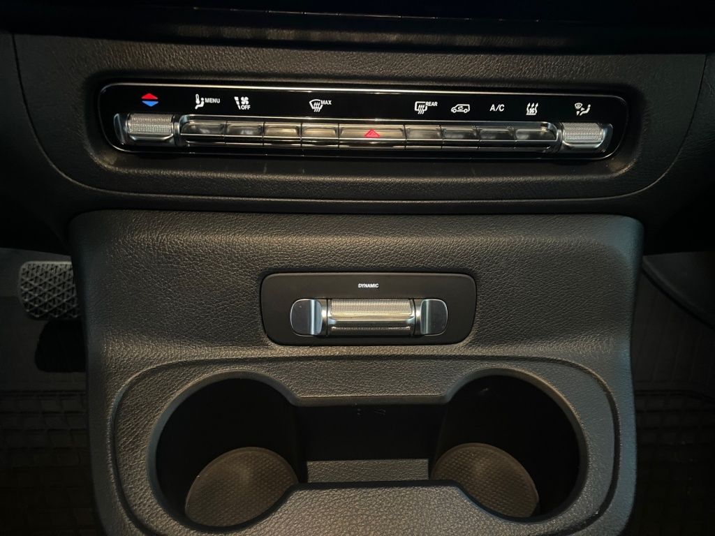 Fahrzeugabbildung Mercedes-Benz Vito 124 Mixto lang 5 Sitze 2,5t AHK Standhz LED