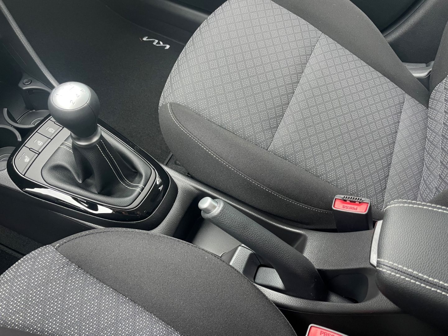 Fahrzeugabbildung Kia Picanto Vision Kamera PDC DAB Navi Verkehrszeich