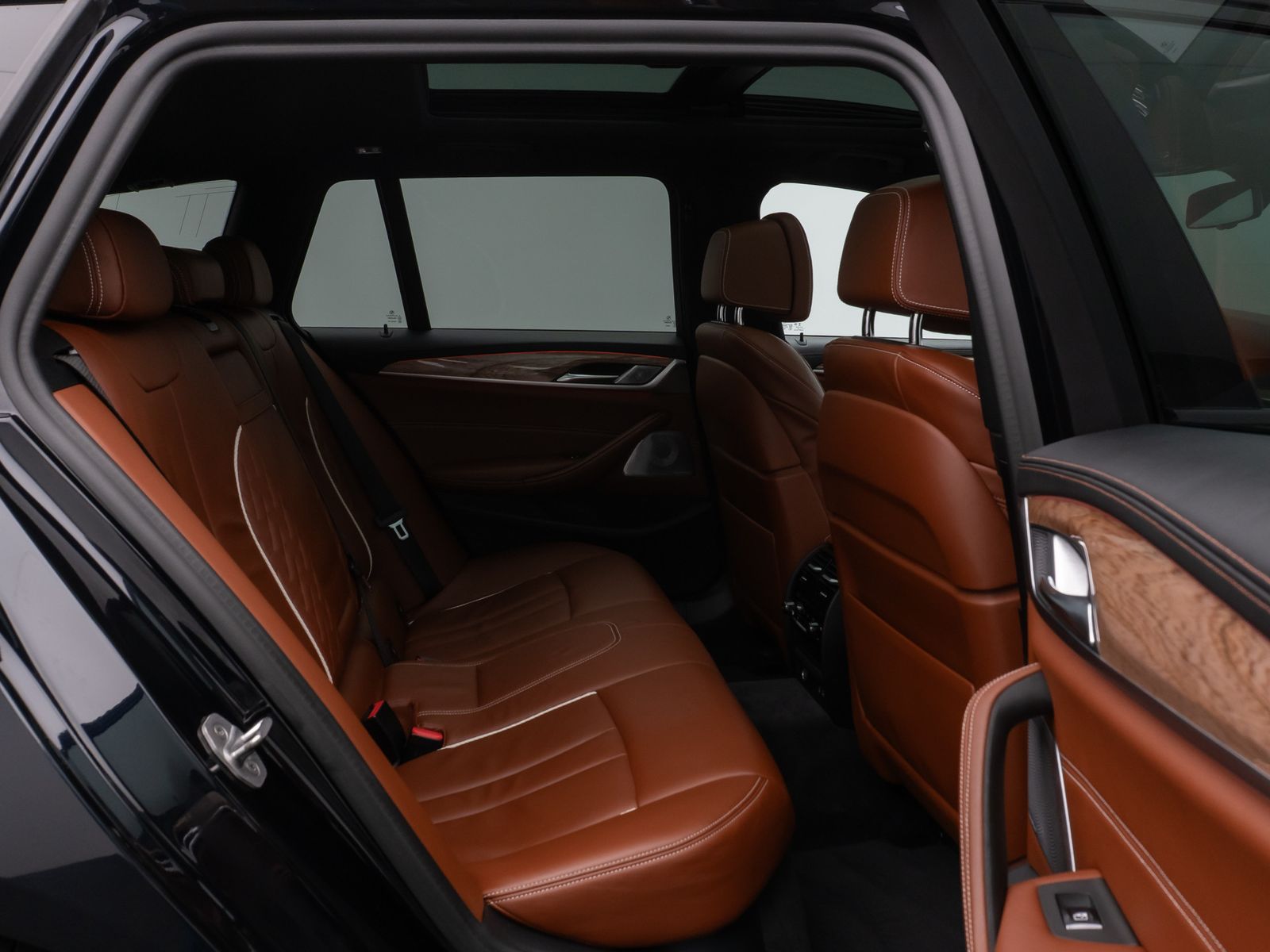 Fahrzeugabbildung BMW 540d xD M Sport Panorama 360°HUD B&W NightVision