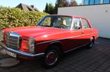 Mercedes-Benz 200 - rote Mercedes-Benz 200