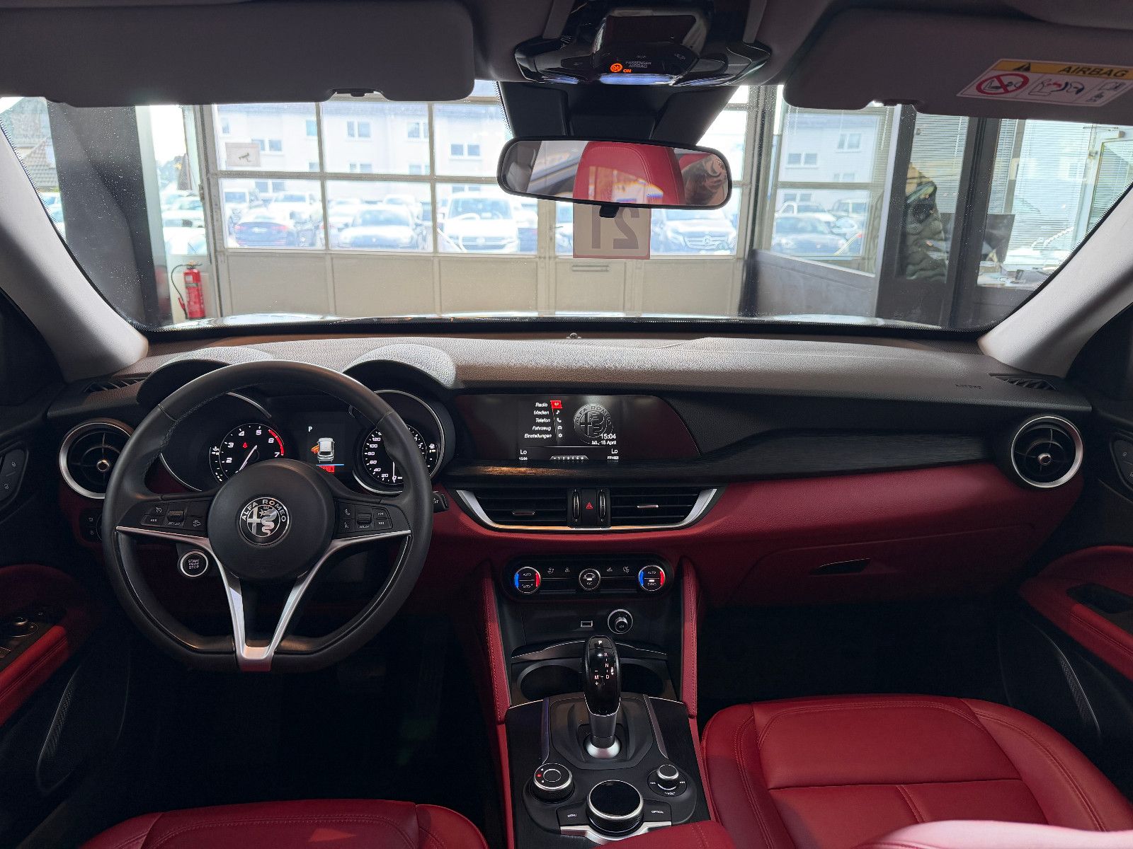 Fahrzeugabbildung Alfa Romeo Stelvio Super Q4/BI-XENON/PDC/AUTOMATIK/SPURHALT