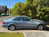 Mercedes-Benz E 240 - Mercedes-Benz E 240 mit Panoramadach