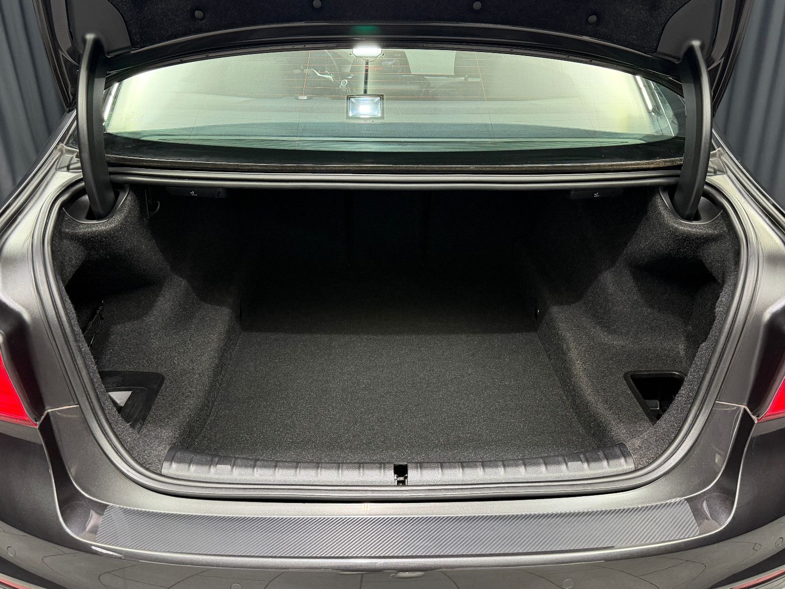 Fahrzeugabbildung BMW BMW 530i Lim xDrive M SPORT|HEAD-UP|360"|NAVI|