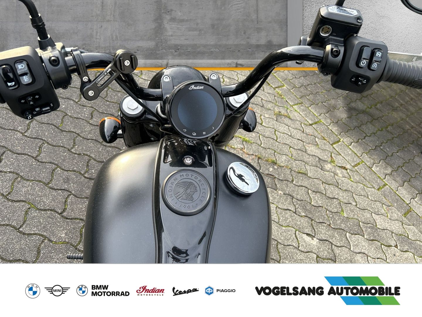 Fahrzeugabbildung Indian Chief Bobber Dark Horse, Heckträger mit Tasche ,