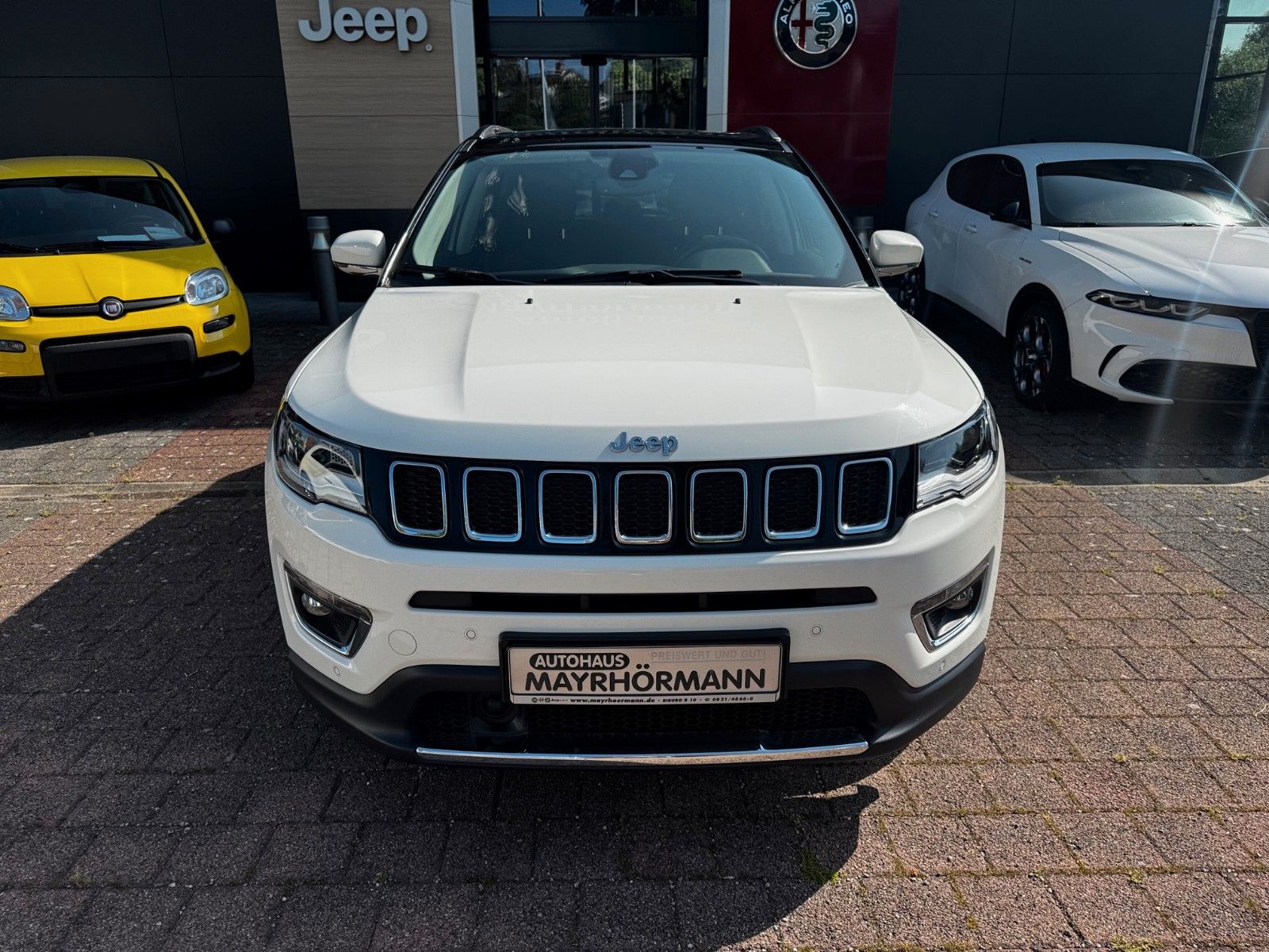 Fahrzeugabbildung Jeep COMPASS LIMITED 4X4 GLASDACH SITZKÜHLUNG DIESEL