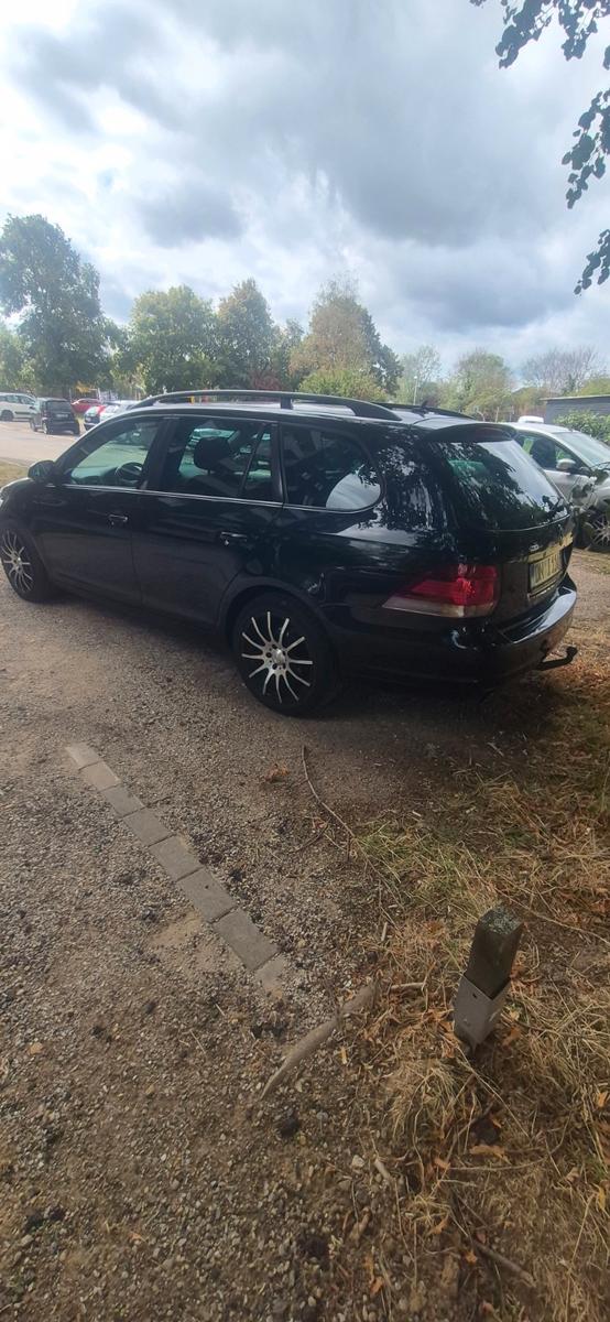 Volkswagen Golf 2010 — engine 1.598 cm³, 105 HP (77kW)