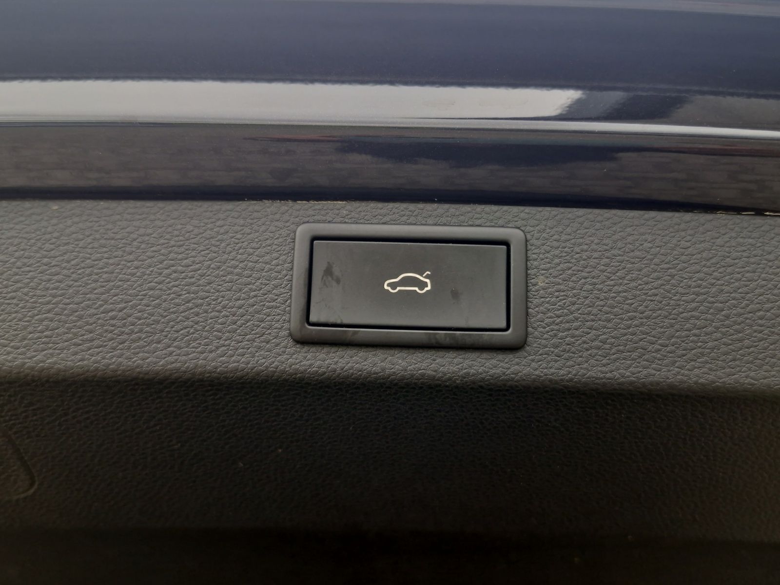 Fahrzeugabbildung SKODA Karoq Clever 1.5 TSI DSG LED Navi ACC AHK 4xSHZ