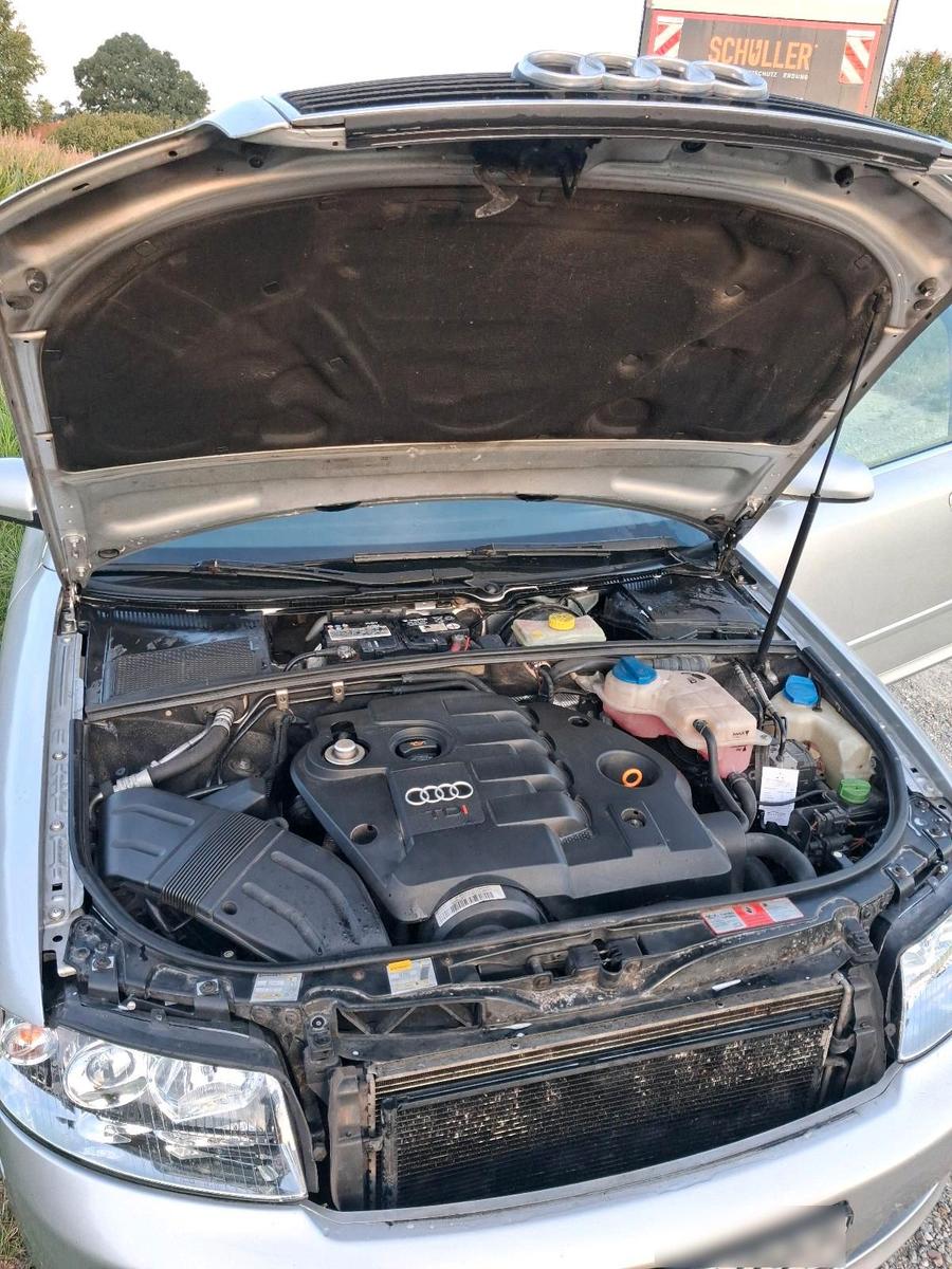 Audi A4 2004 — photo 9