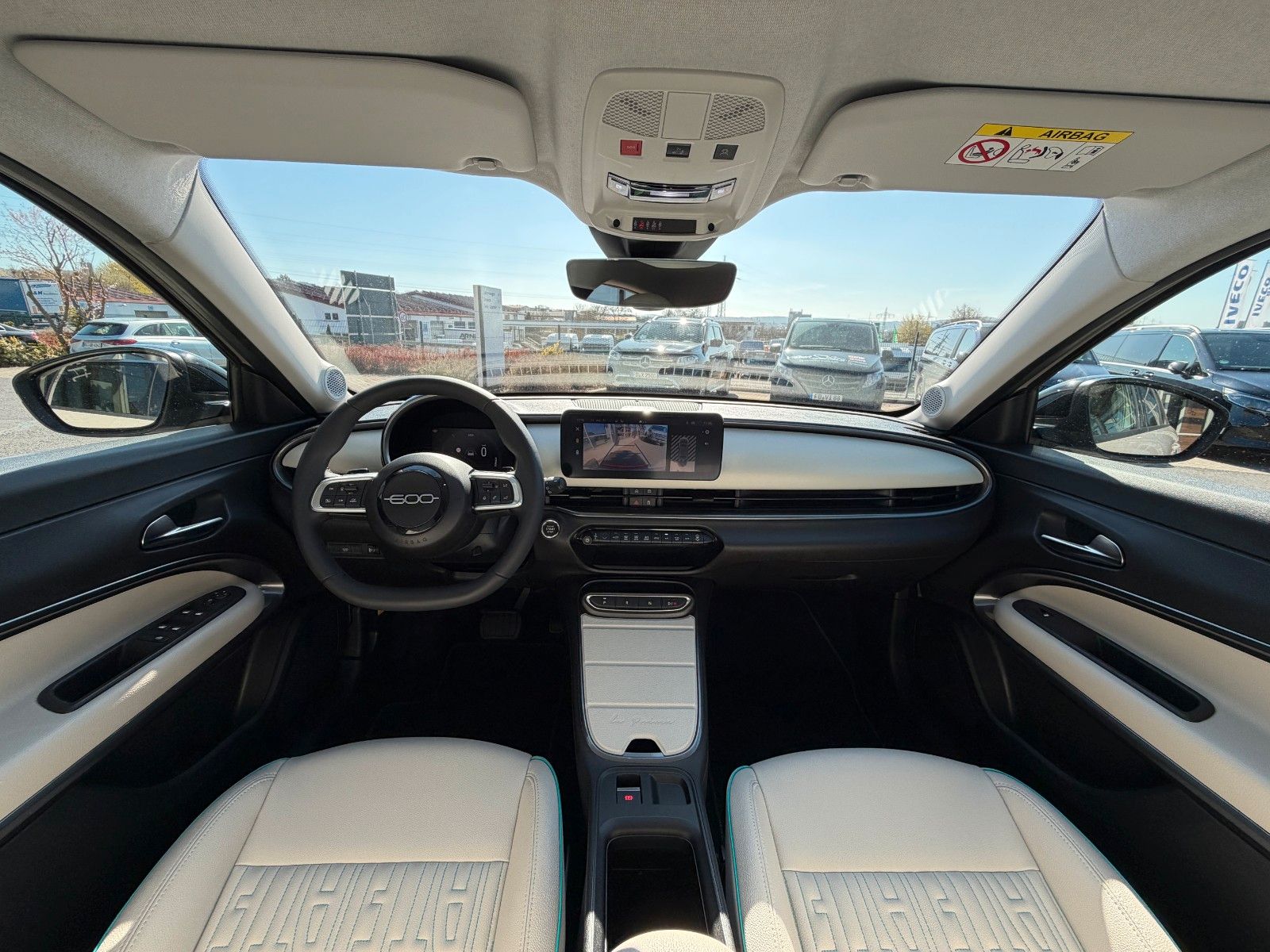 Fahrzeugabbildung Fiat 600 Hybrid La Prima R-Kamera+Massage+LED+8-Fach