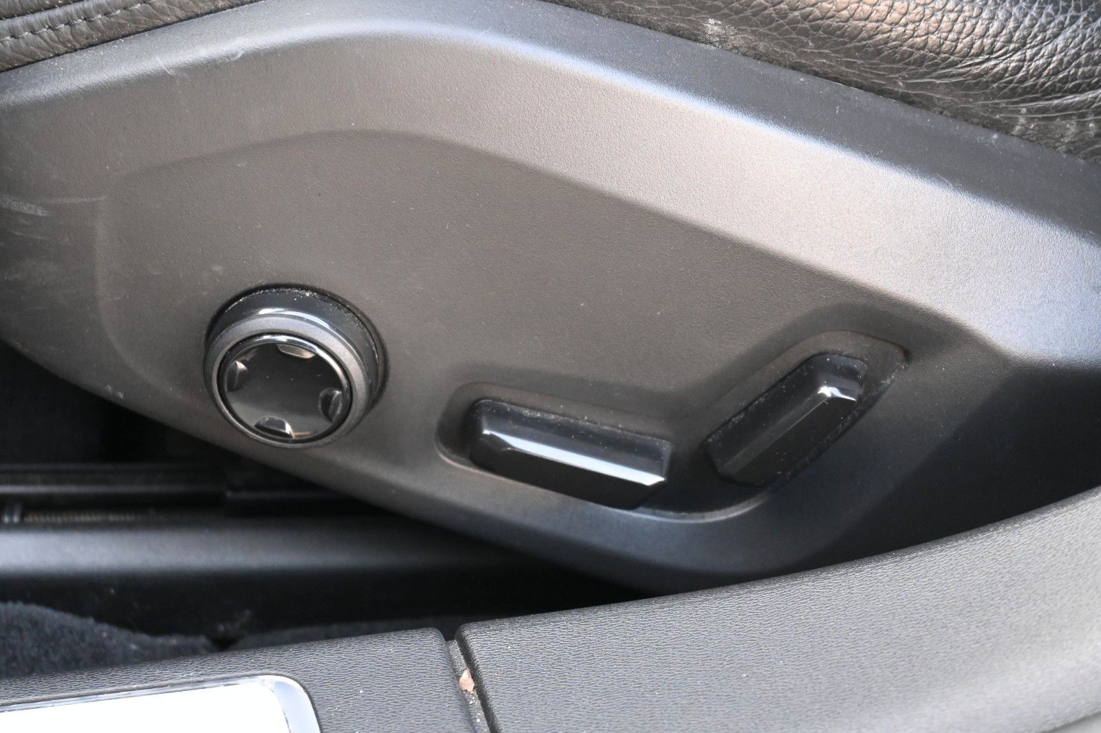 Fahrzeugabbildung Volvo S 90 T5 Lim*Mom*LED*Navi*STHZ*Miete*MIETKAUF