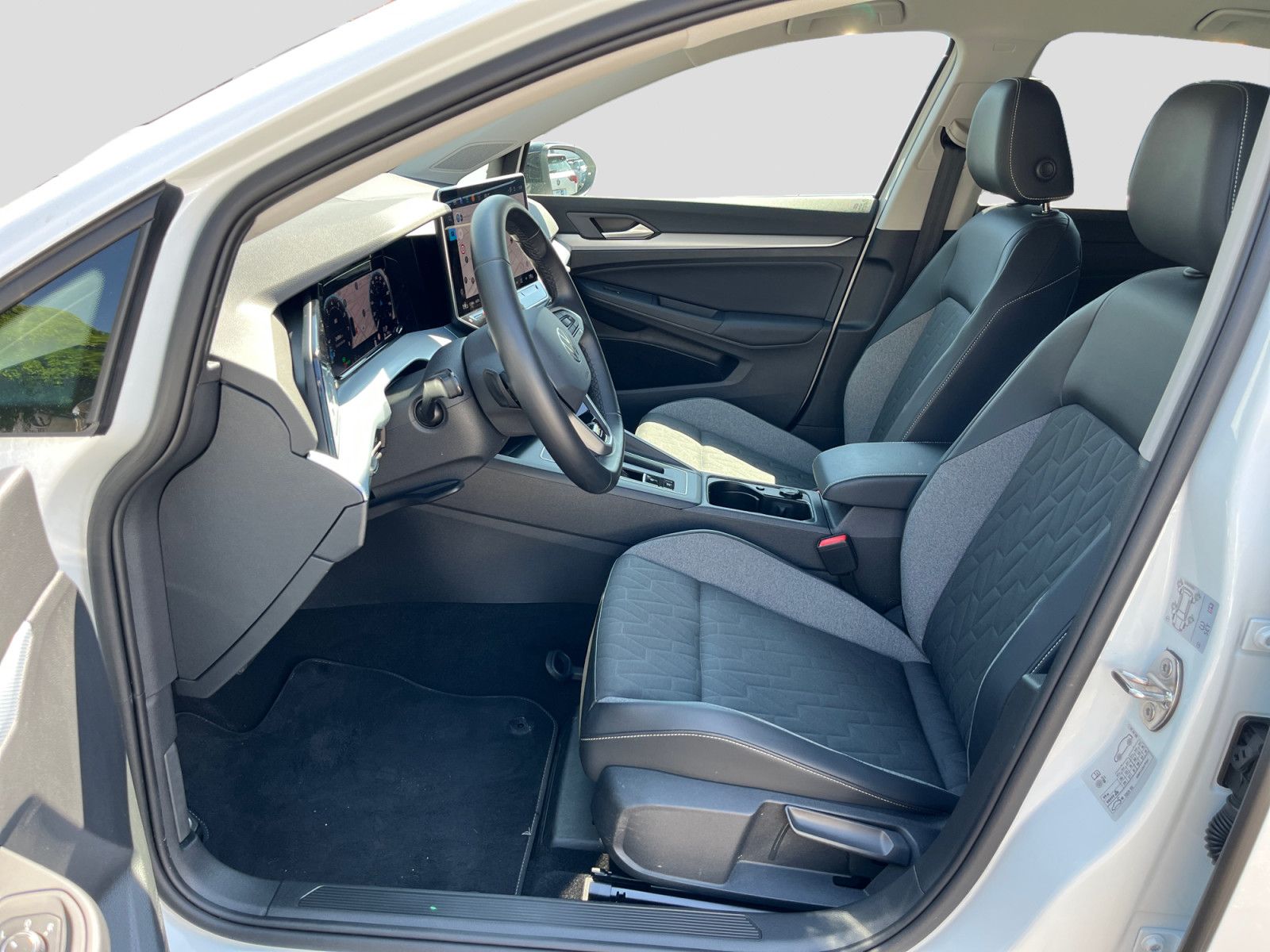 Volkswagen Golf VIII 1.5eTSI DSG Goal LED Navi ACC CAM SHZ foto 10