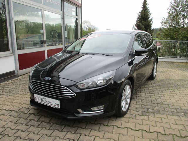 Ford Focus Turnier Titanium+AHK+Sehr Gepflegt