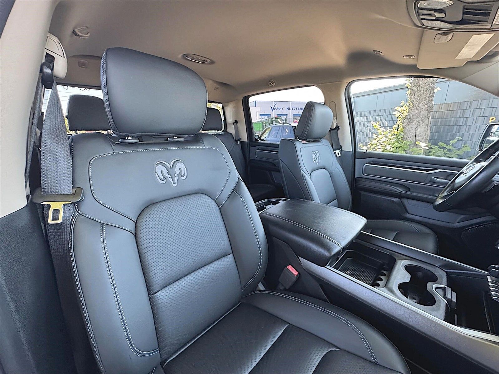 Fahrzeugabbildung Dodge RAM 5.7 V8 HEMI Night Edition OFFROAD 4x4 19%