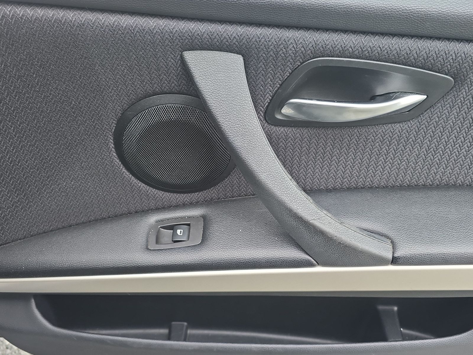 Fahrzeugabbildung BMW 325 DIESEL + NAVIGATION + TEMPOMAT + SITZHEIZUNG