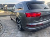 Audi Q7 3.0 TDI quattro -S-line-AHK-Bose-7Sitzer - Audi Q7: Privatanbieter