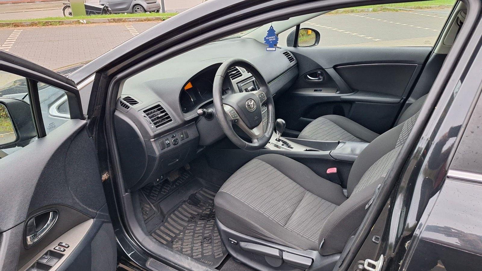 Toyota Avensis 2010 — photo 9