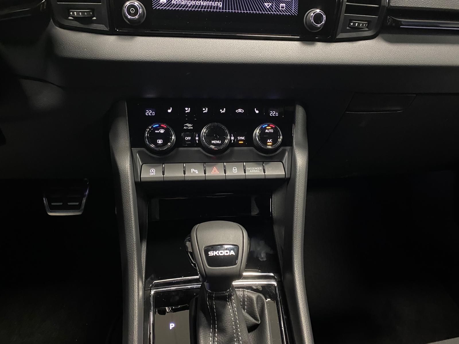 Fahrzeugabbildung SKODA Karoq 1.5 TSI SPORTLINE+MATRIX+ACC+AHK+APP+RFK++
