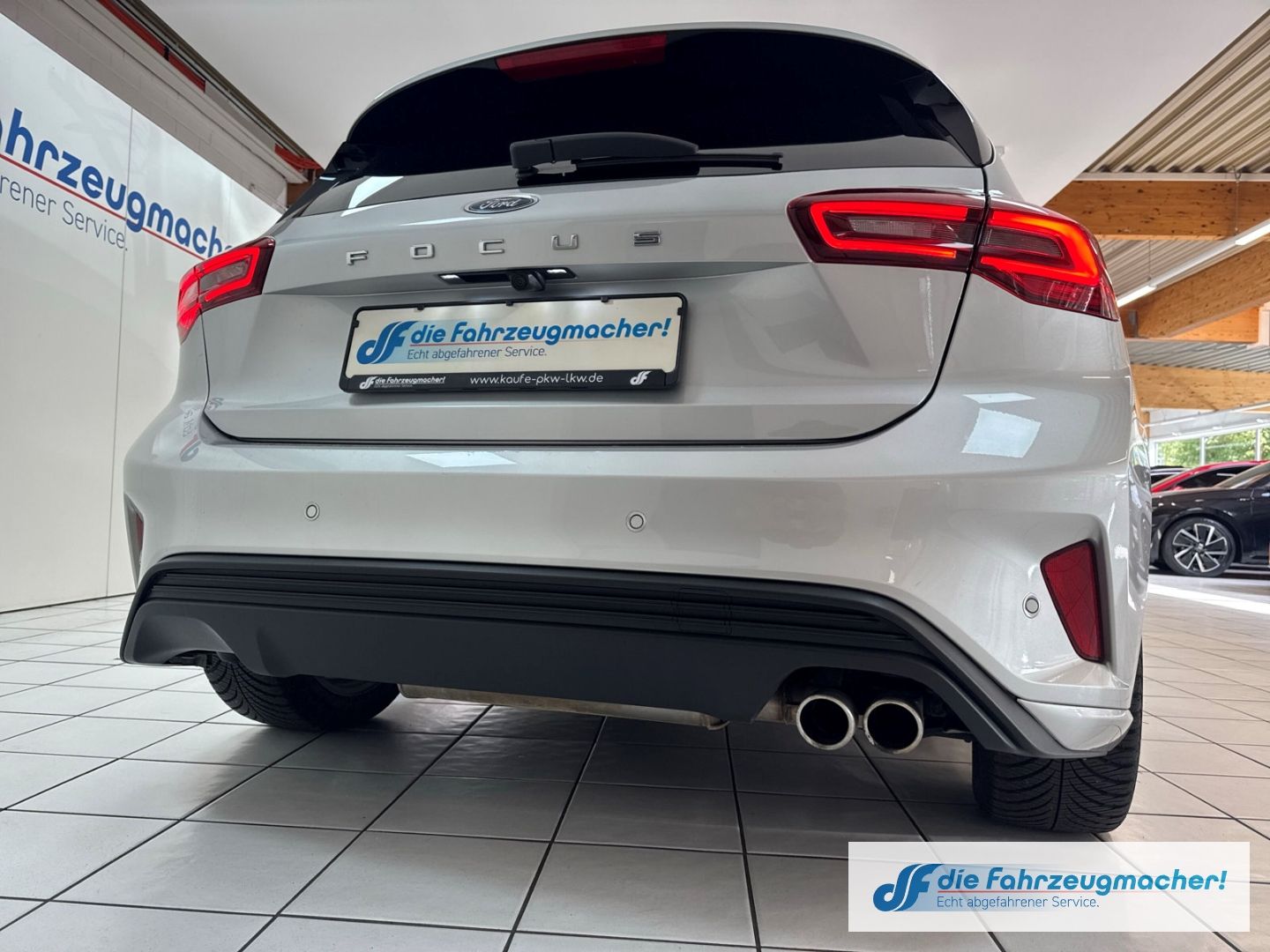 Fahrzeugabbildung Ford Focus ST-Line Navi LED ACC Apple CarPlay Android