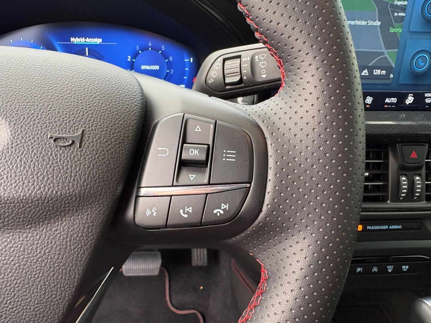 Fahrzeugabbildung Ford Focus Turnier ST-Line X HUD AHK-abnehmbar Navi