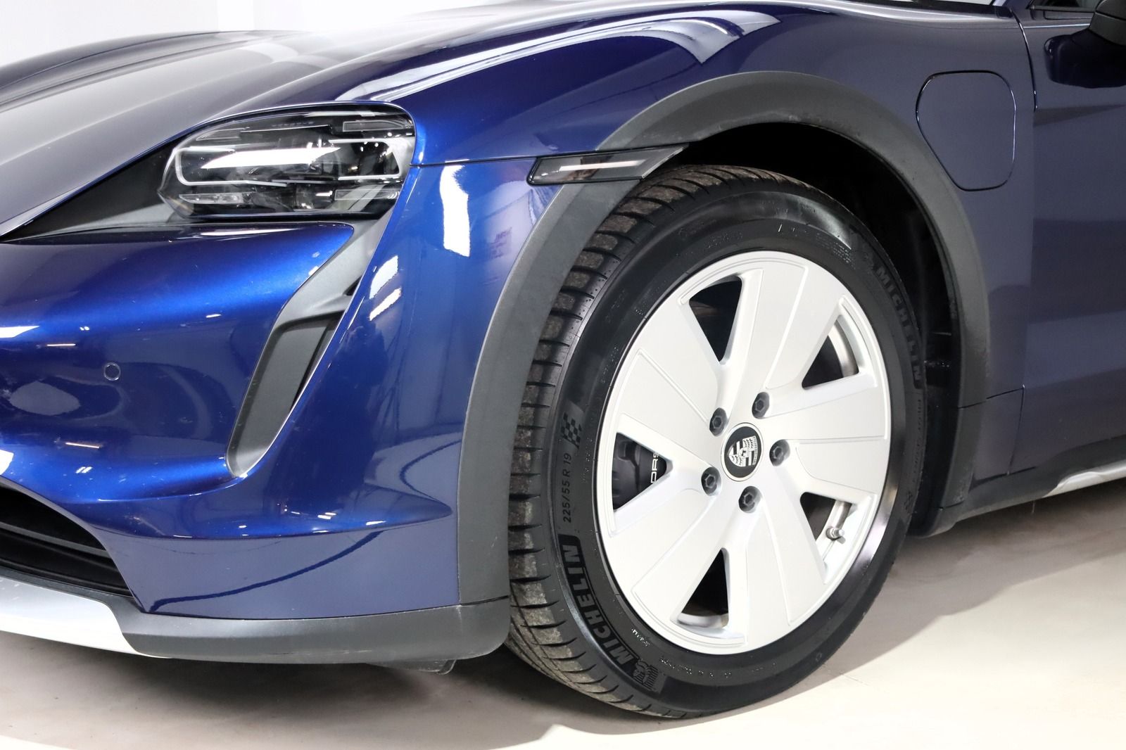 Fahrzeugabbildung Porsche Taycan 4 Cross Turismo * Luftfederung * LED