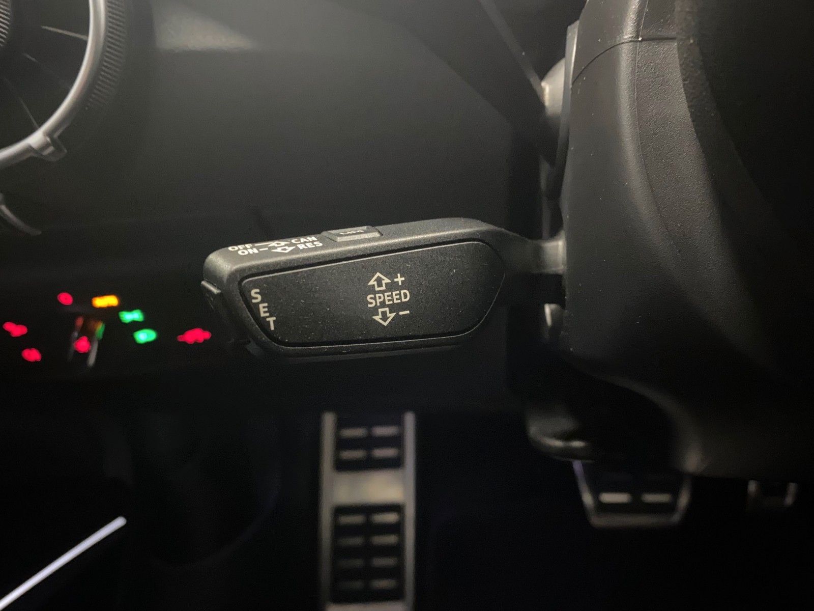 Fahrzeugabbildung Audi TT S-Line Roadster 2.0 TFSI S tronic quattro+19"