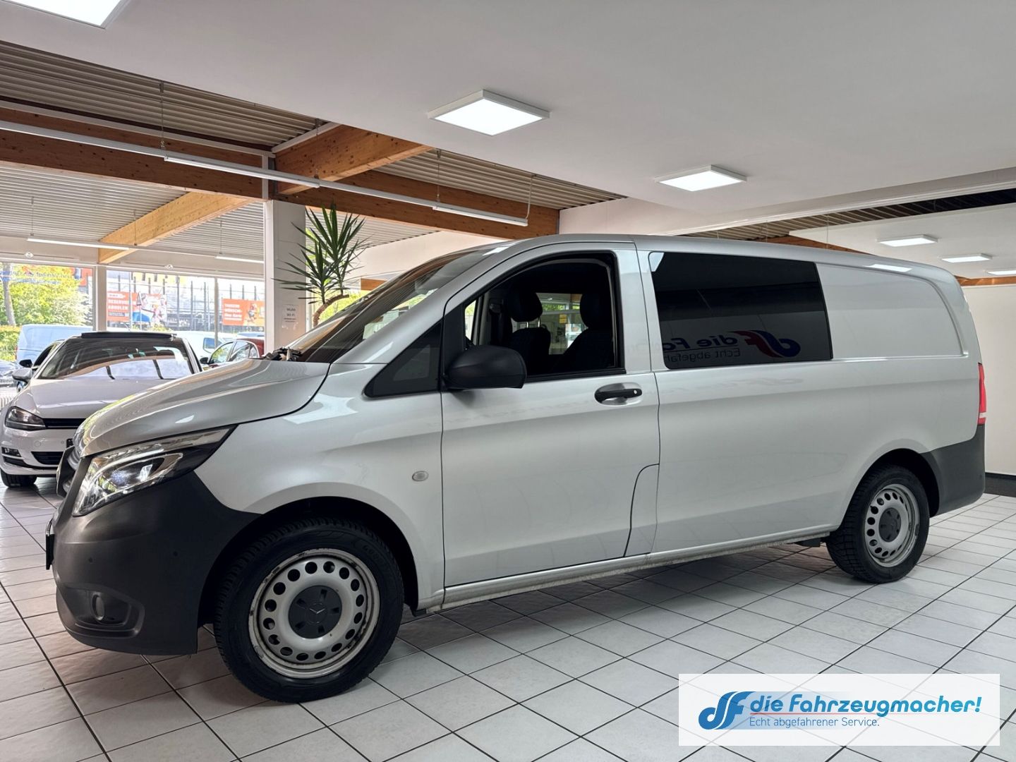 Fahrzeugabbildung Mercedes-Benz Vito Mixto 119CDI 4x4 lang Navi Digitales Cockpi