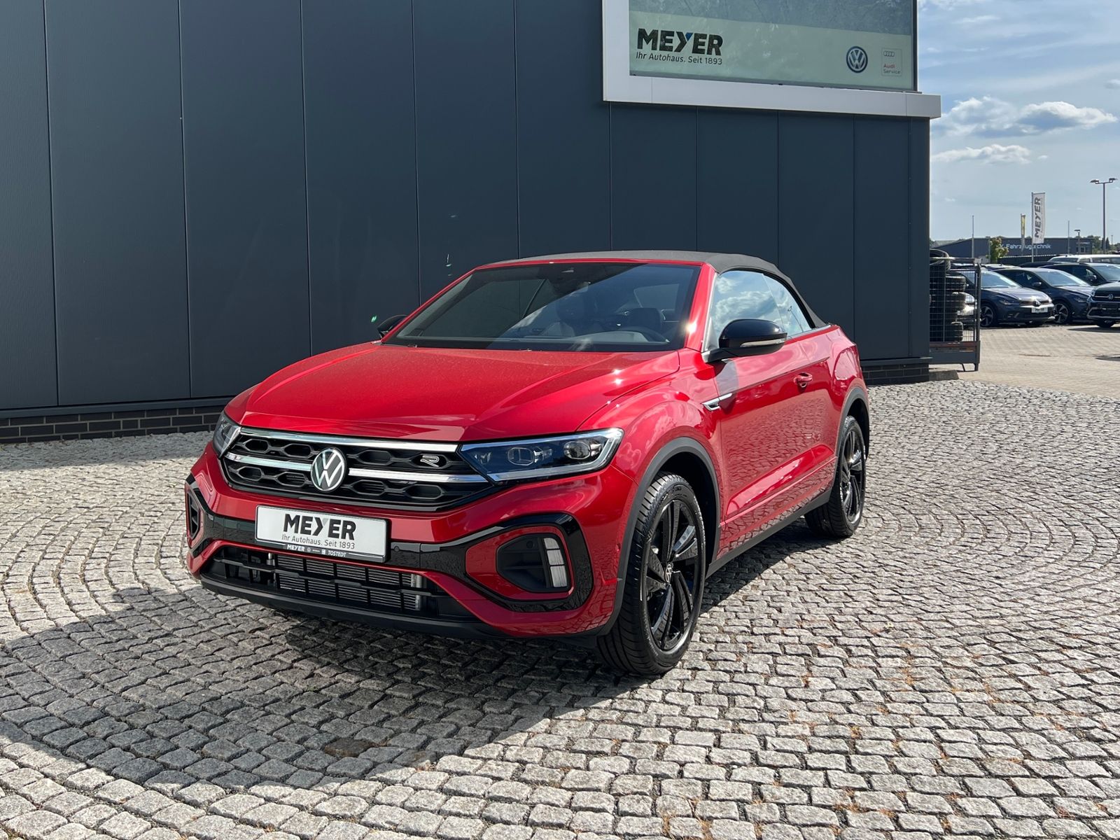 Fahrzeugabbildung Volkswagen T-Roc Cabriolet R-Line 1.5 TSI DSG *AHK,Black-St