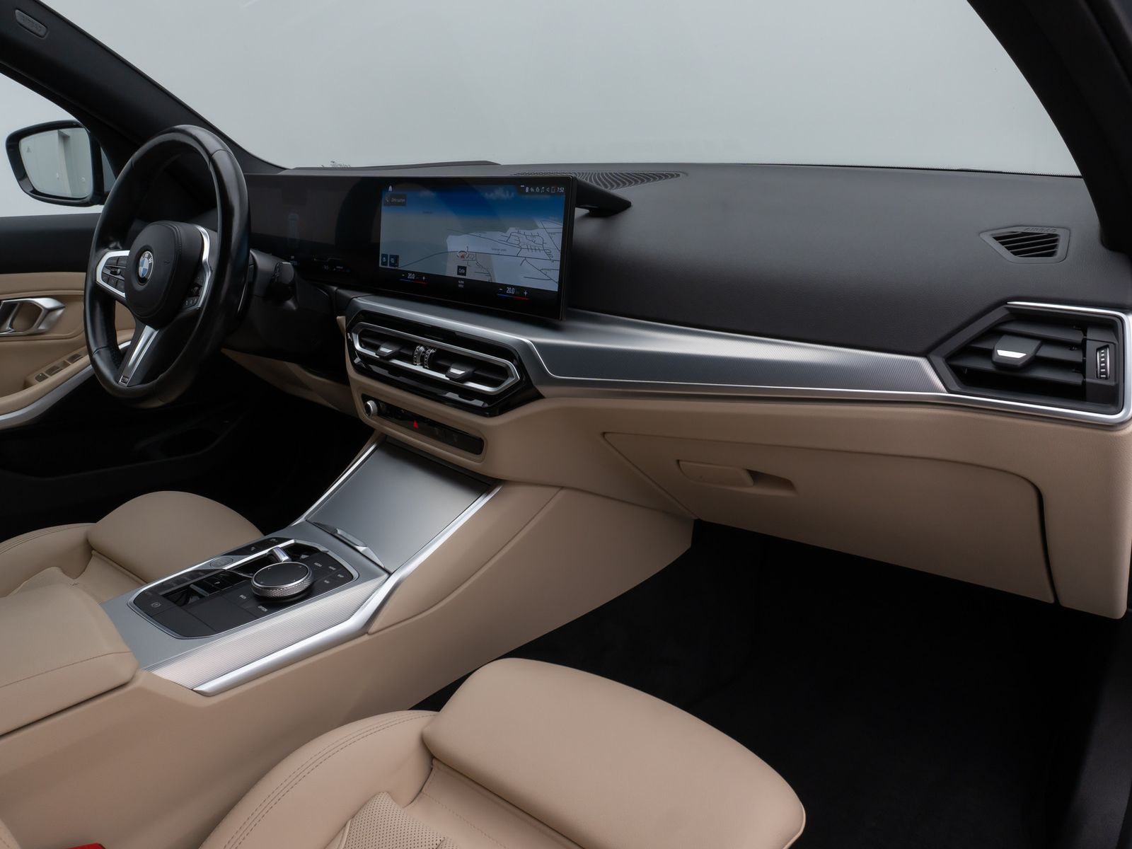 Fahrzeugabbildung BMW 320d M Sport Kamera DAB HUD Fernlichtassis Alarm