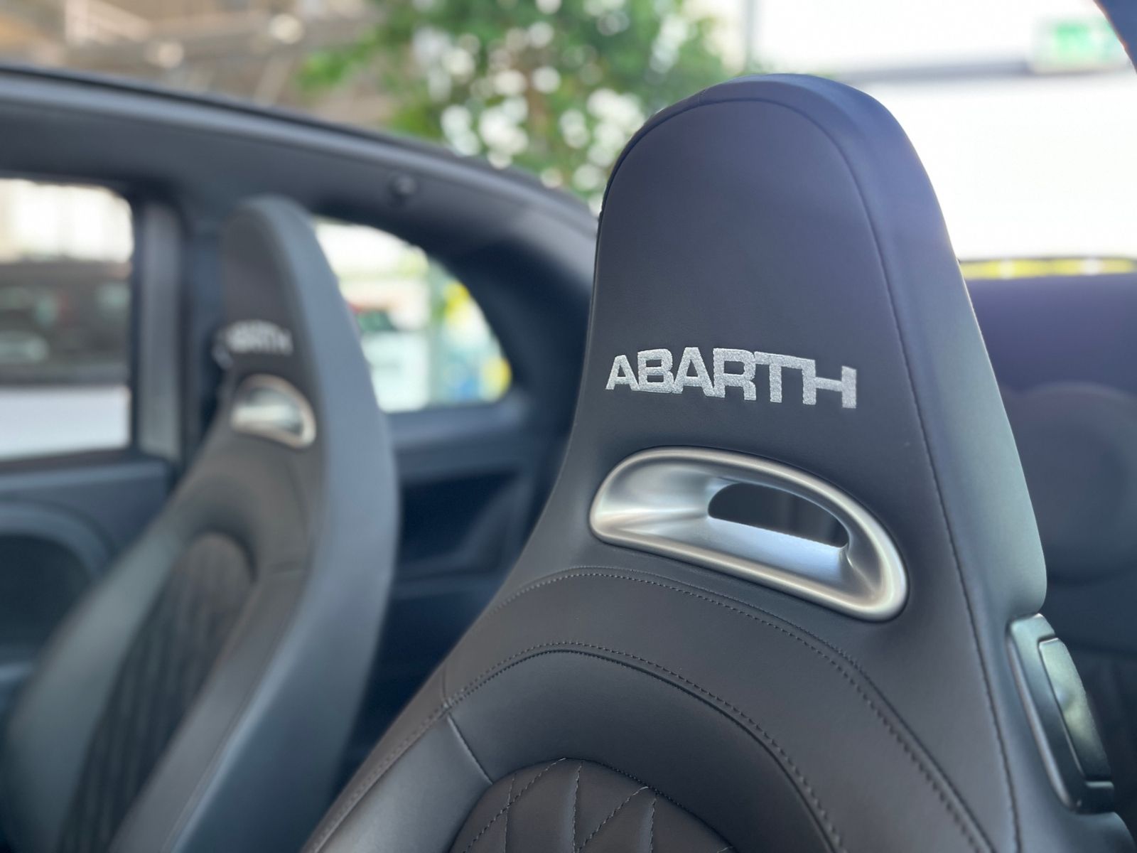 Fahrzeugabbildung Abarth 695C Turismo Aut. BEATS XENON NAVI