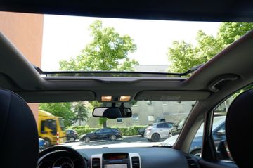 Fahrzeugabbildung Kia Venga Spirit, Panorama/Ausstelldach, Navi