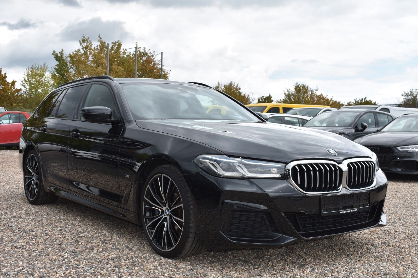 Fahrzeugabbildung BMW 530d Touring xDrive MSport LASER/HUD/KEYLESS/AHK