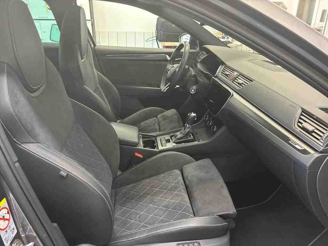 Superb Combi 2.0TDI Sportline 4x4 KAM+NAVI+ACC