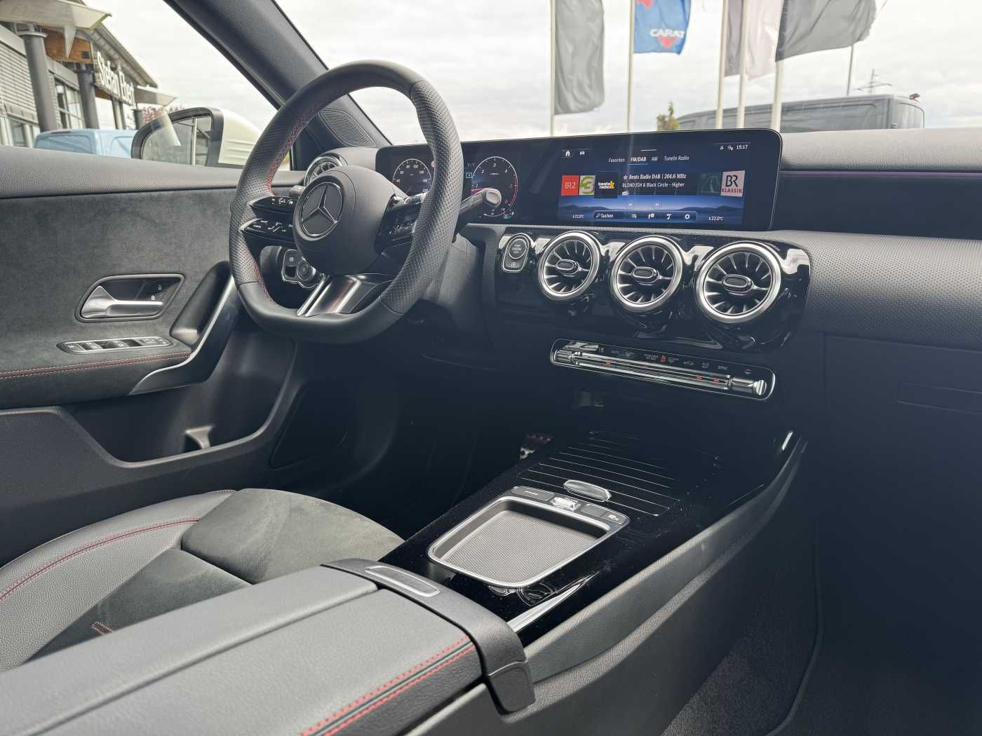 Fahrzeugabbildung Mercedes-Benz A 200d AMG+AHK+Ambiente+RFK+MBUX+LED+IHC