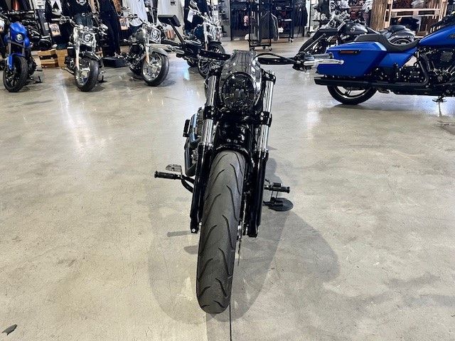 Fahrzeugabbildung Harley-Davidson Breakout Tunderbike Umbau Chrome Head YouTube