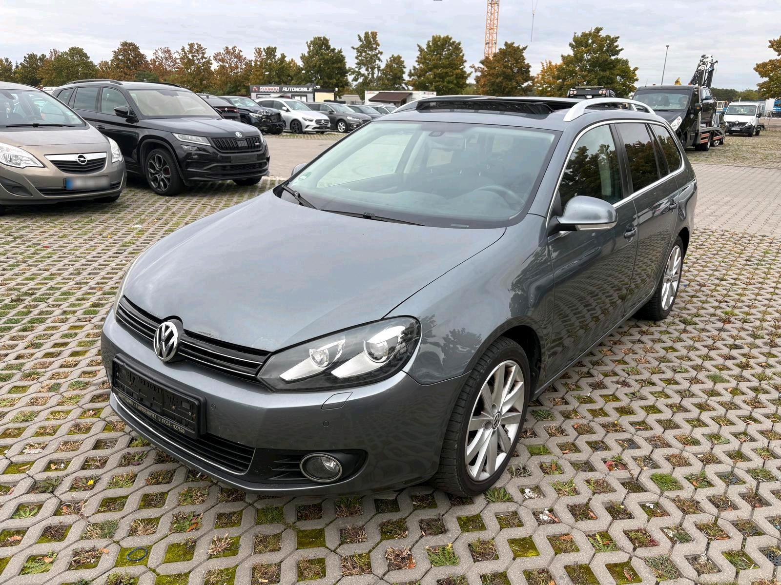 Volkswagen Golf 2011 — rear view