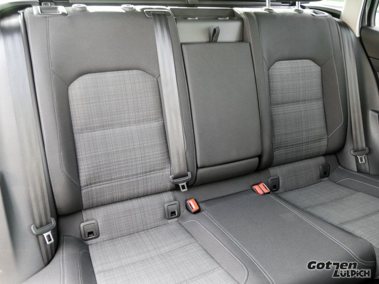 Fahrzeugabbildung Volkswagen Passat Variant Business 1,5TSI DSG Navi Klima