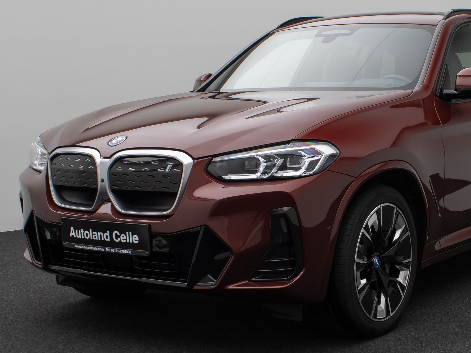 Fahrzeugabbildung BMW iX3 Impressive M Sport Panorama Kamera HUD H/K