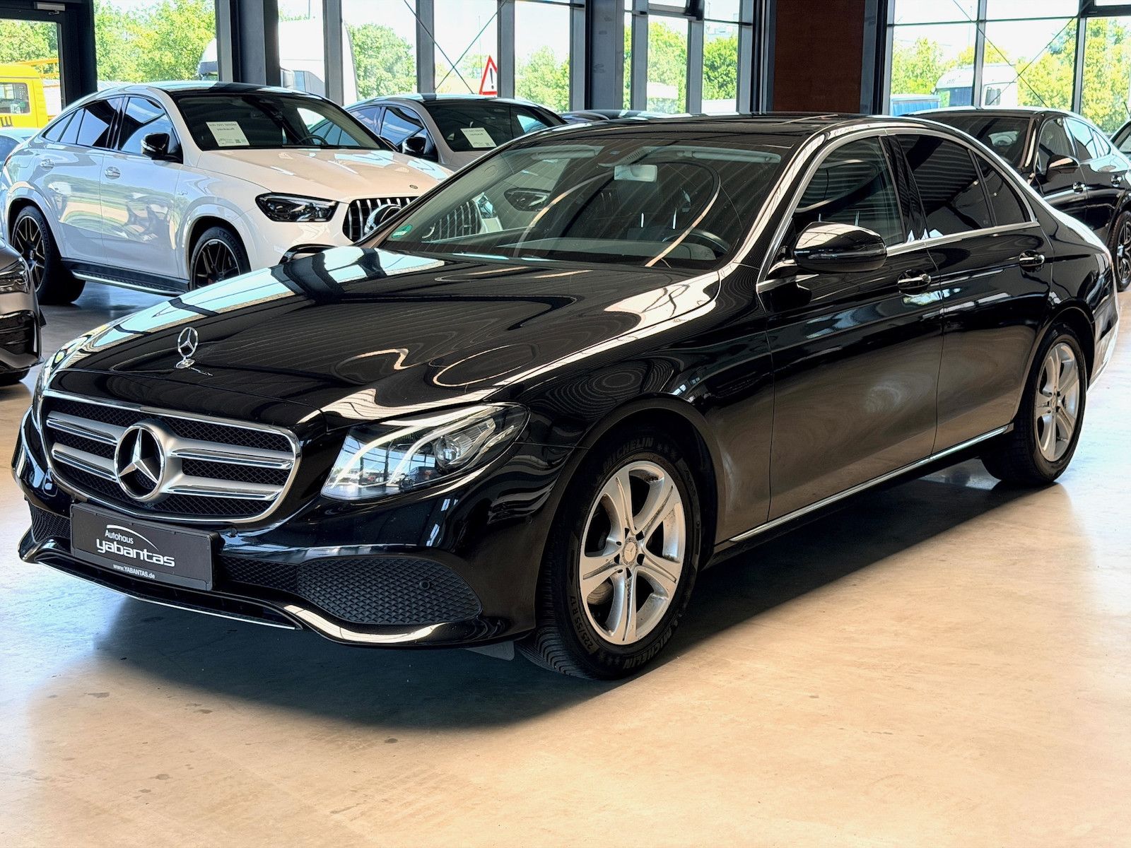 MERCEDES-BENZ E 220 d Avantgarde Automatik Kamera SHD GSD LED