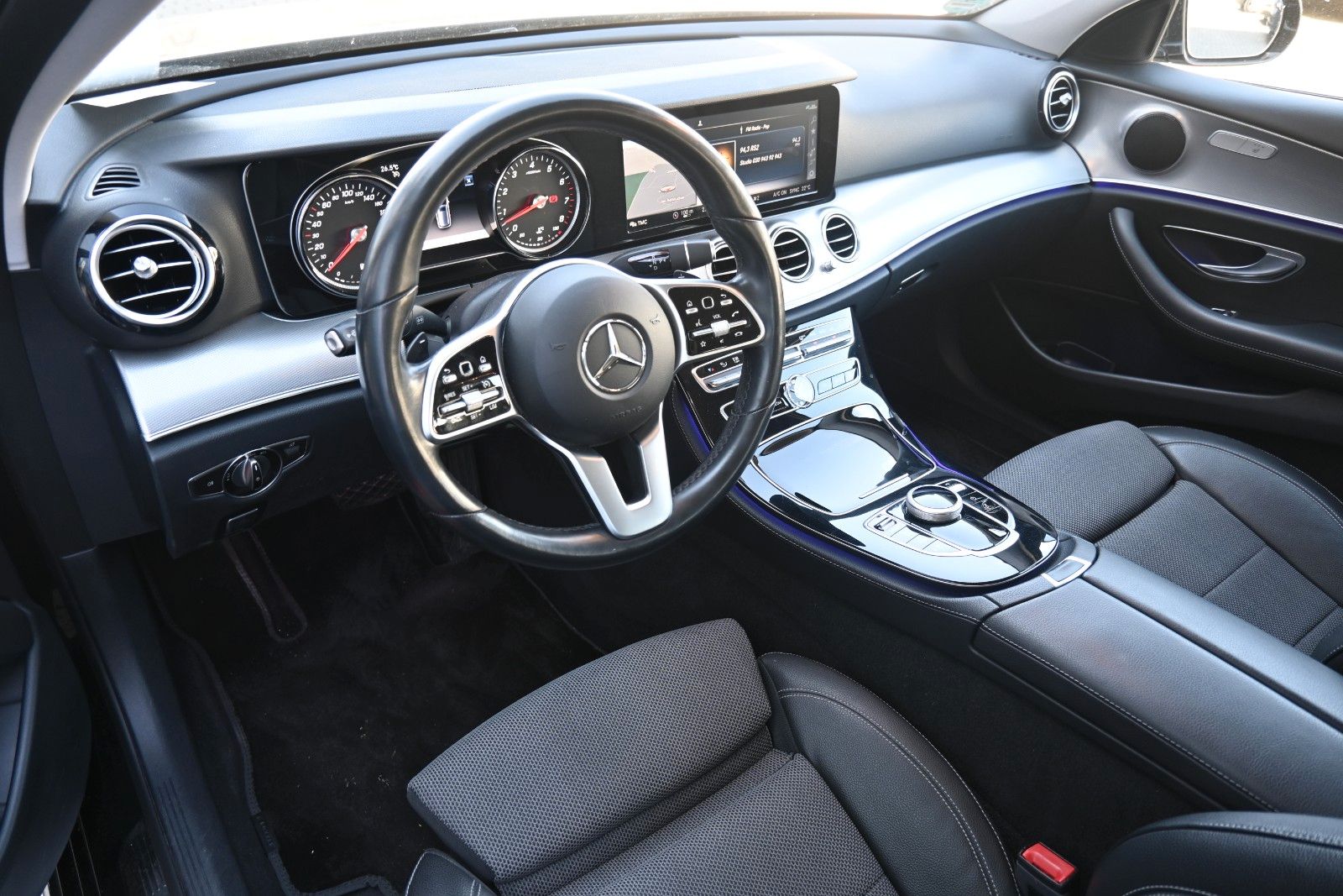 Fahrzeugabbildung Mercedes-Benz E 200 Autom. T-Modell 4Matic*RFK*LED*BLIS*