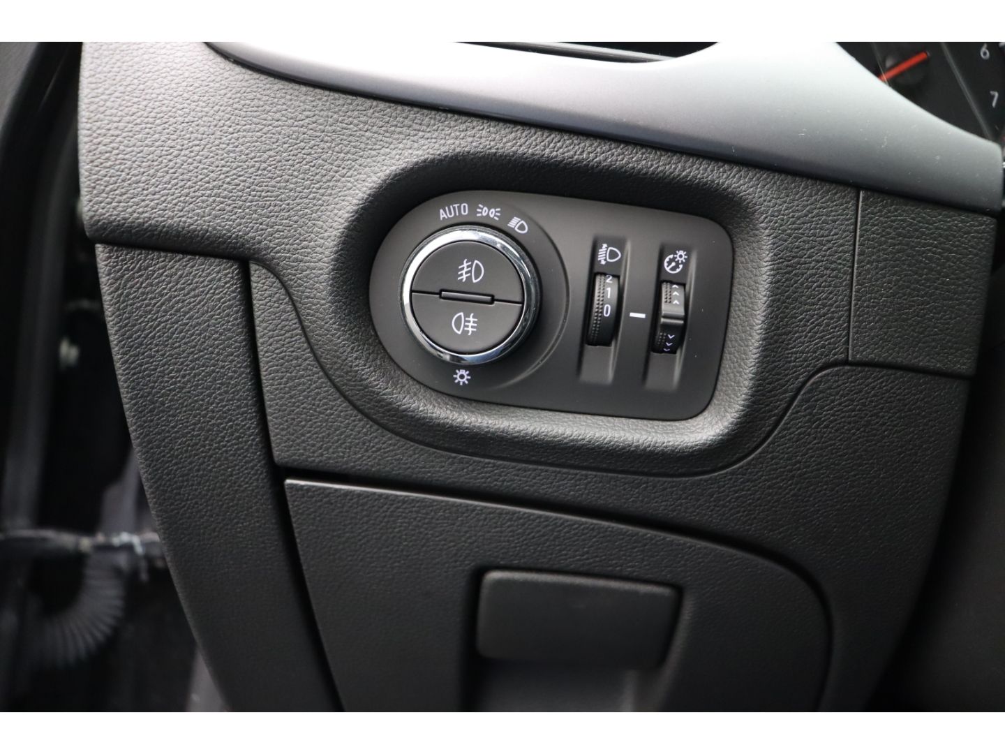 Fahrzeugabbildung Opel Astra K Sports Tourer Edition Start Stop LED SHZ