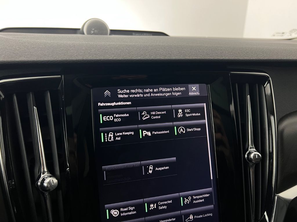 VOLVO V90 Cross Country D5 ALLRAD / 1.HD /235PS /B&W VOLVO V90 Cross Country D5 ALLRAD / 1.HD /235PS /B&W