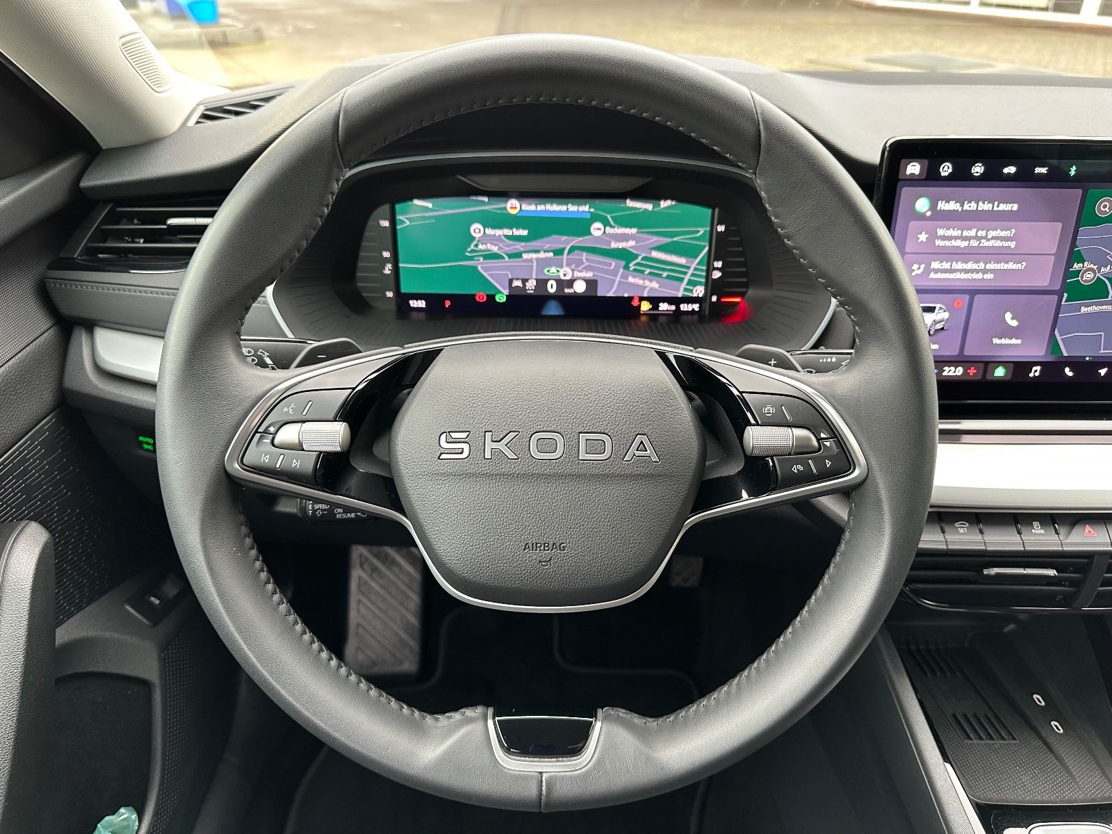 Fahrzeugabbildung SKODA Octavia Combi 2.0 TDI Selection DSG Navi/AHK/ACC