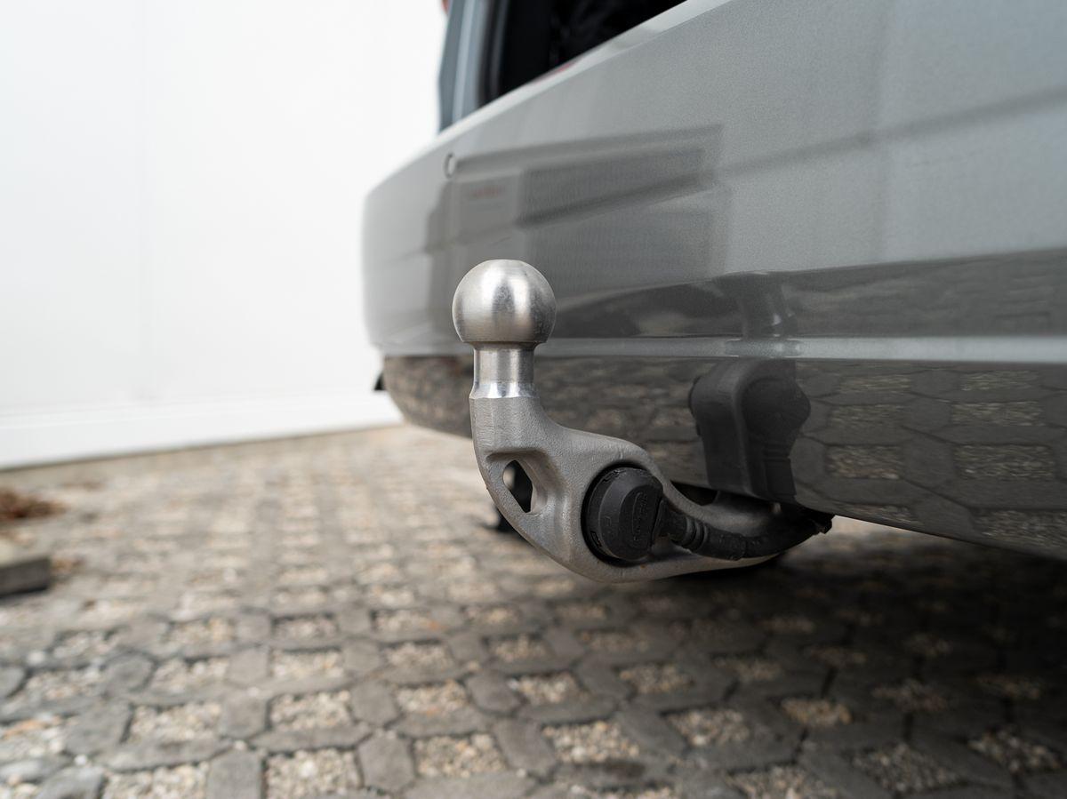 BMW 220i Active Tourer AHK PANO Alarm RFK ShadowL