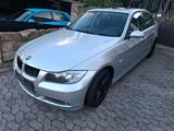 BMW E90, 320i, 120tkm, 3 Hand, TÜV 03.2027 - BMW 120 aus 2007