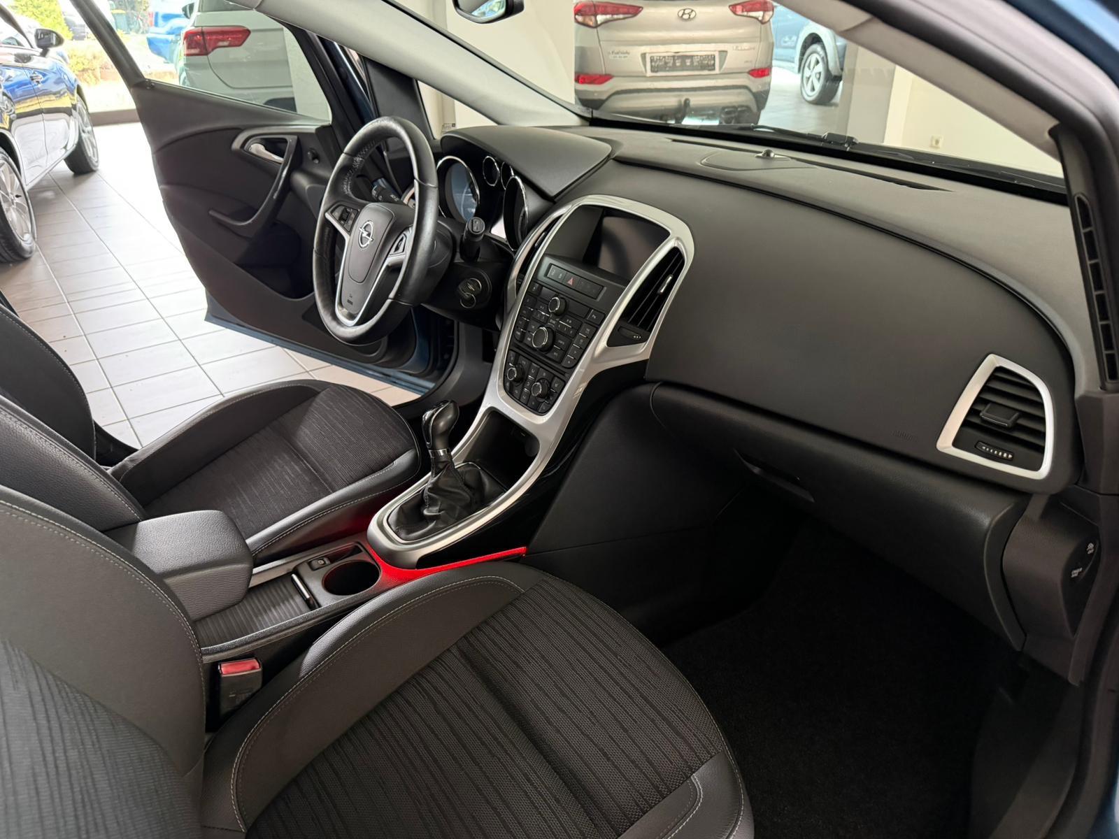 Opel Astra 2015 — photo 7