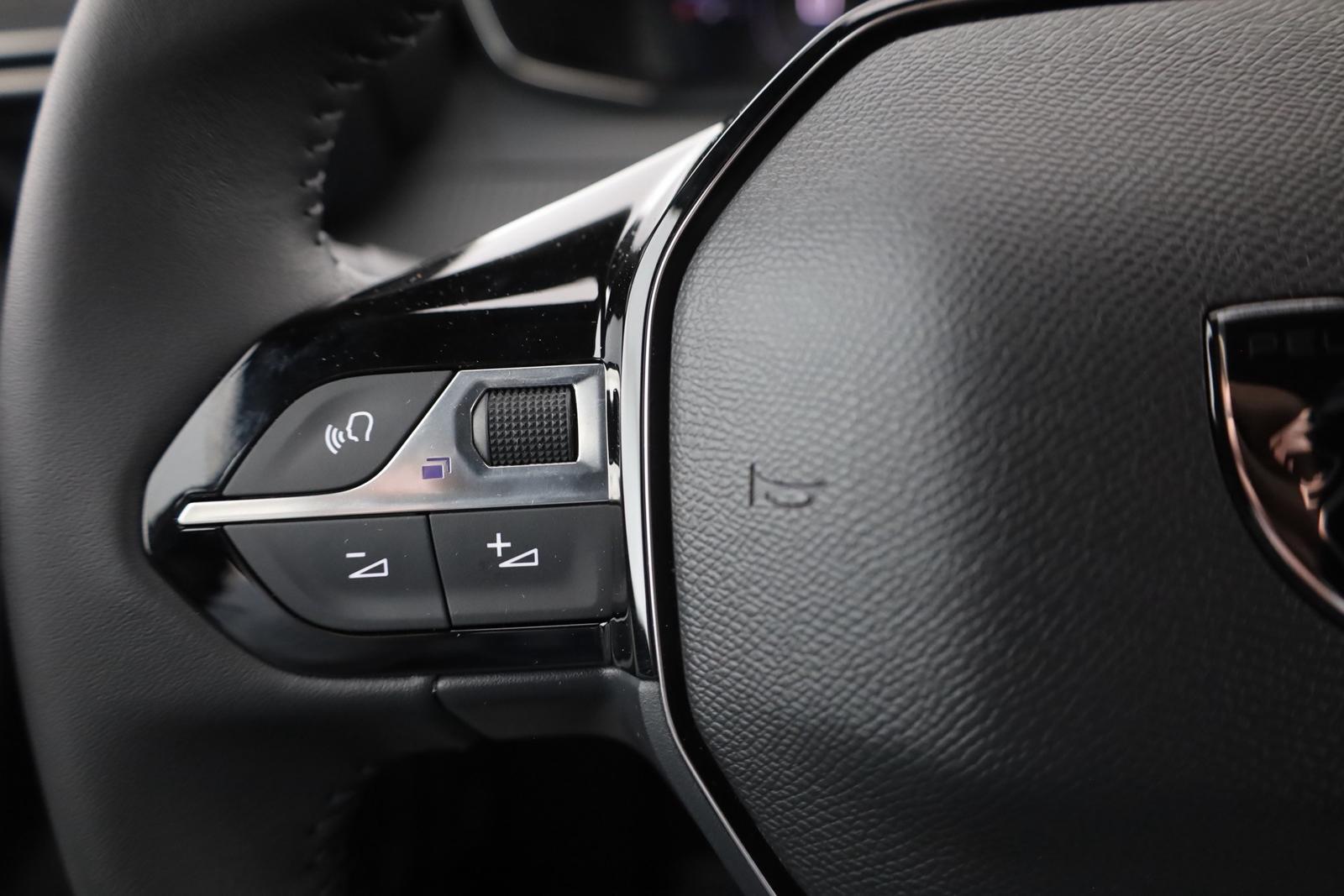 Peugeot 2008 1.2 PureTech LED ACC Kamera