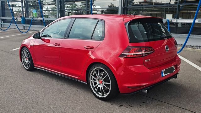 Volkswagen Golf 2.0 TSI GTI Scheckheftgepflegt