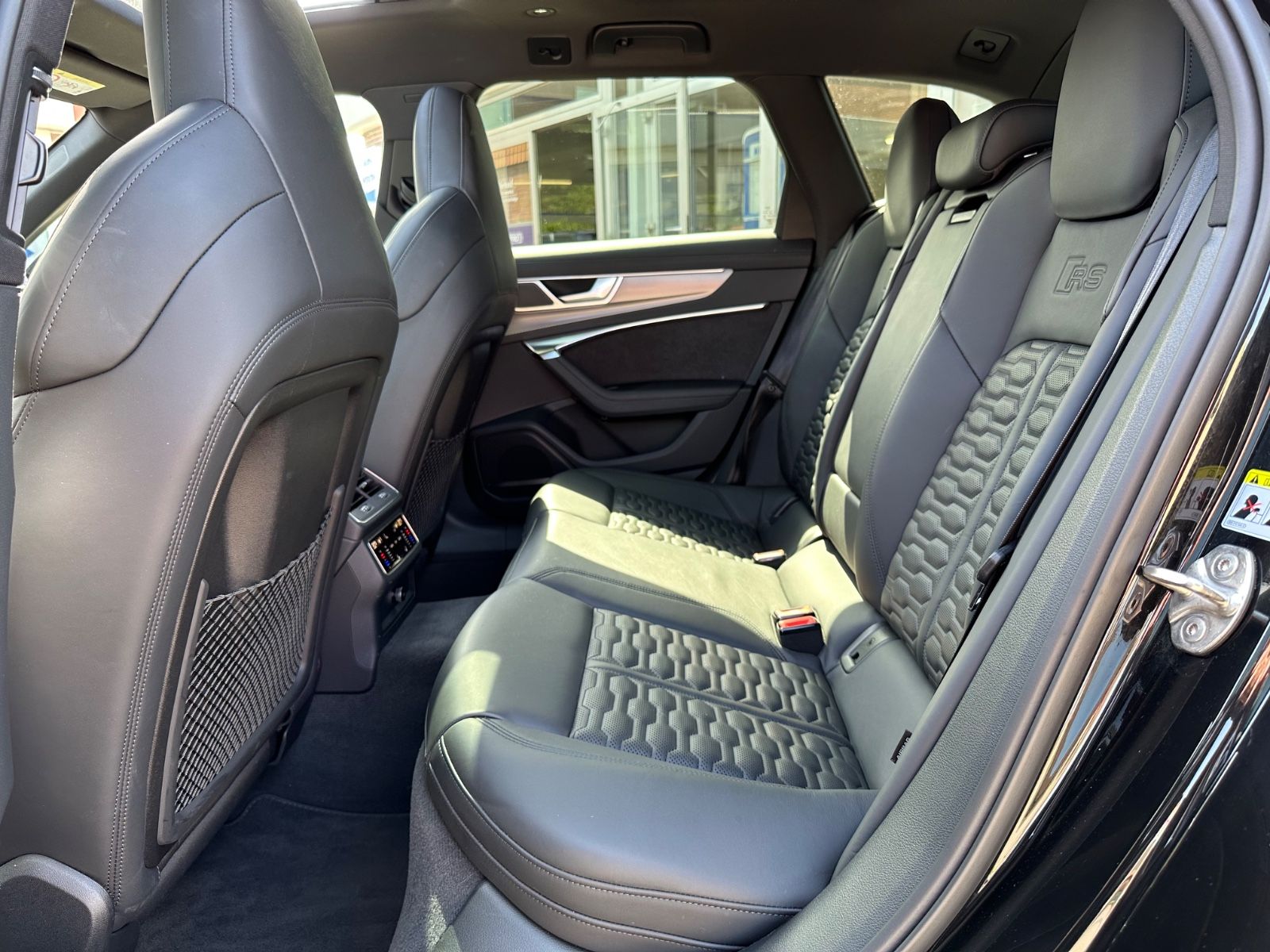 Fahrzeugabbildung Audi RS6  Avant 4.0 TFSI quattro Pano/AHK/STHZ/8-fach
