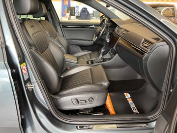 Skoda Superb Combi L&K *PANO*ACC*AHK*LEDER*NAVI*BI-XEN